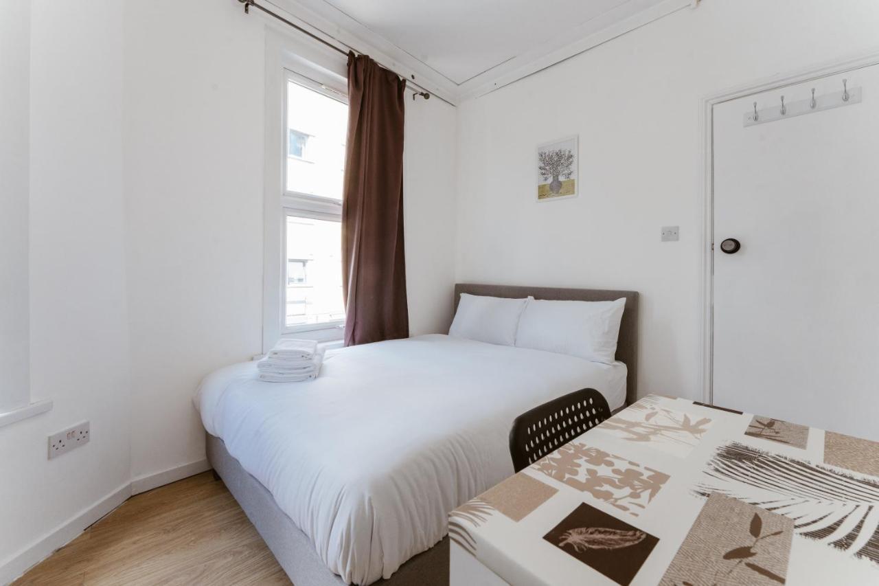 Mile End Double Rooms 27 Guest House Londres Extérieur photo